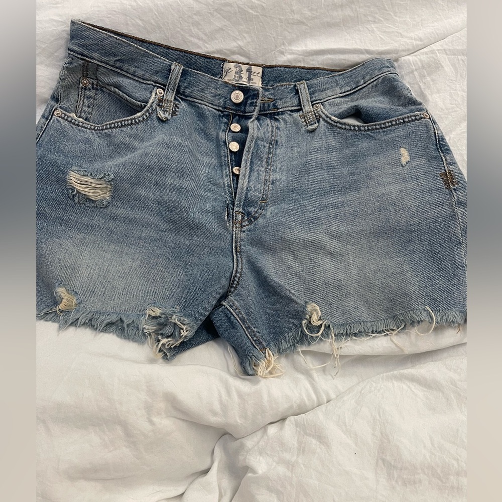 COPY - NWOT We The Free Distressed Denim shorts Sz ~31